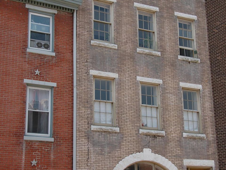 1st image of 1516 Lombard St APT 2F