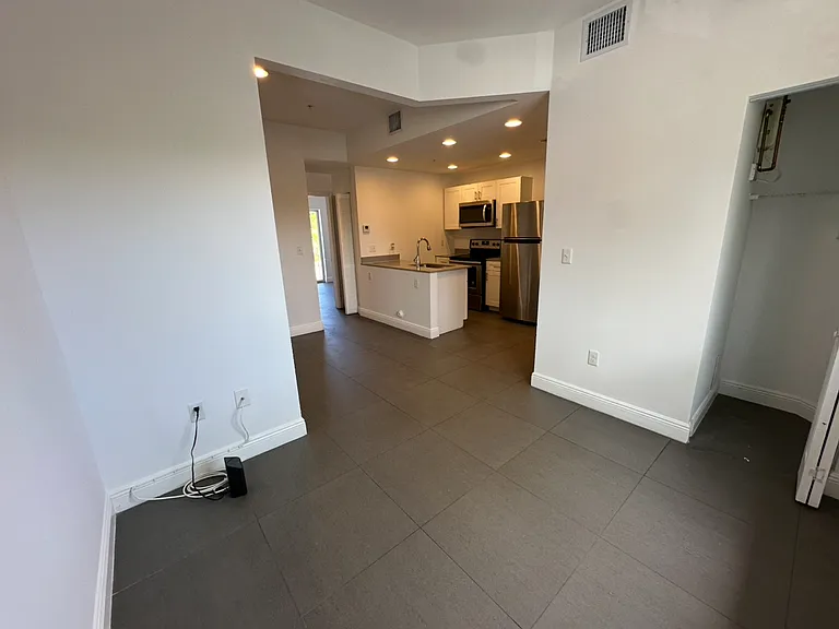 346 NW 35th St #4 — Photo 6