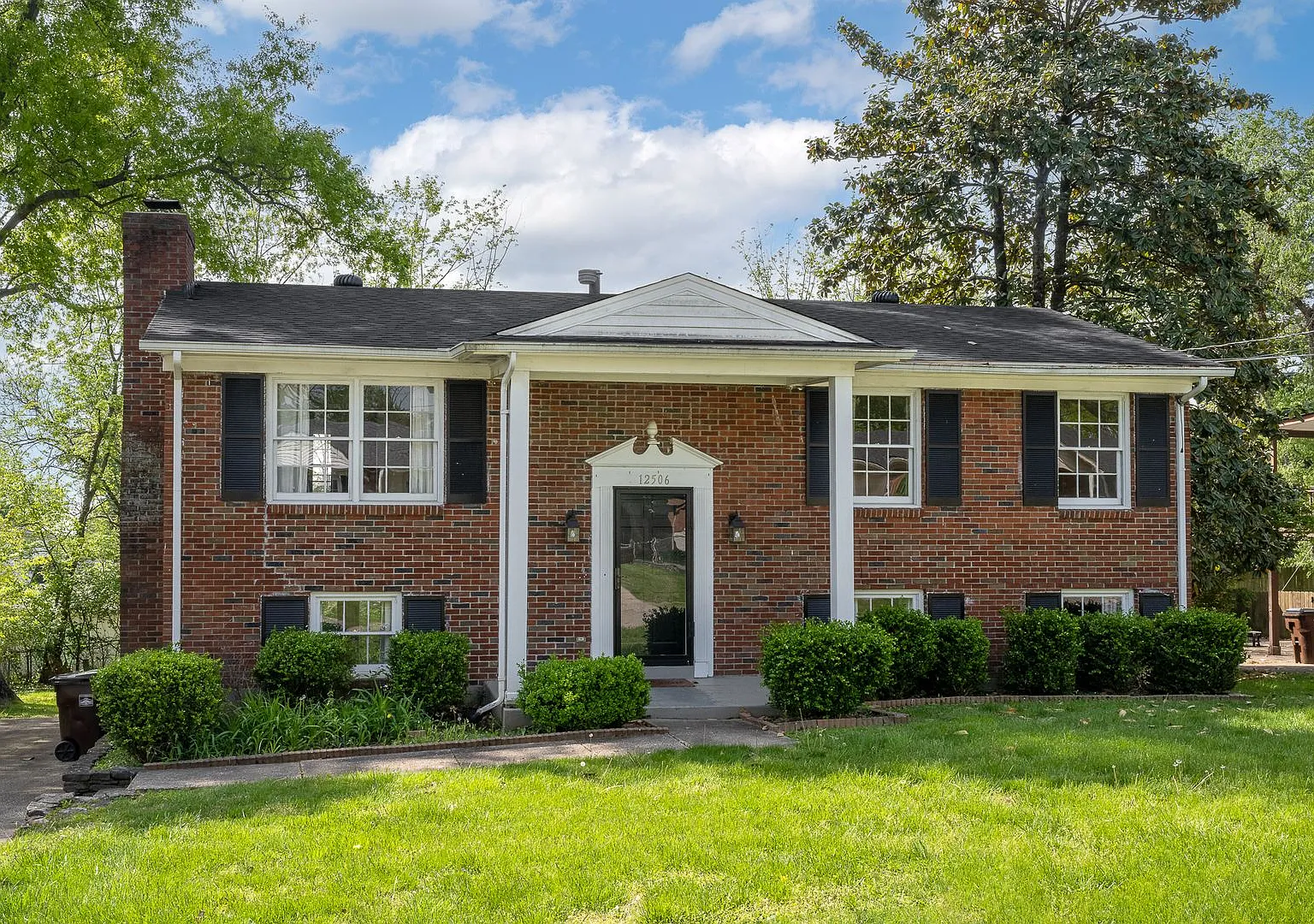Beautiful Middletown Home 5 Beds 2 Baths — Photo 1