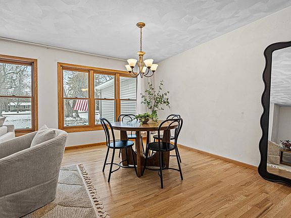 4th image of 134 Tustin Rd