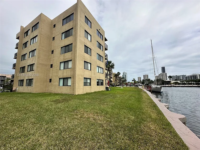 301 Golden Isles Dr #114 — Photo 24