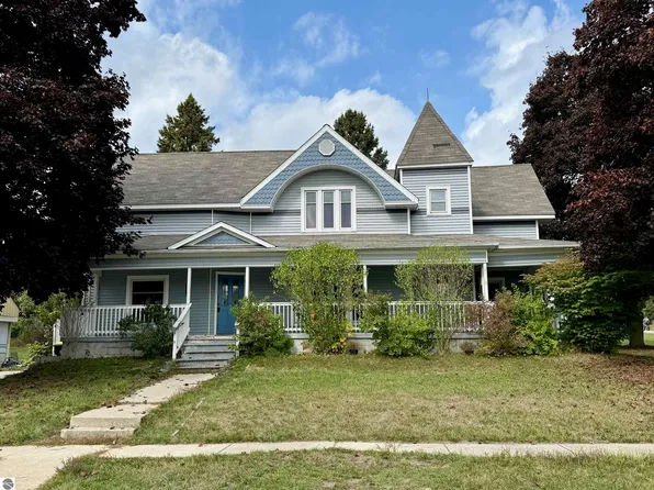 319 3rd St, Marion, MI 49665