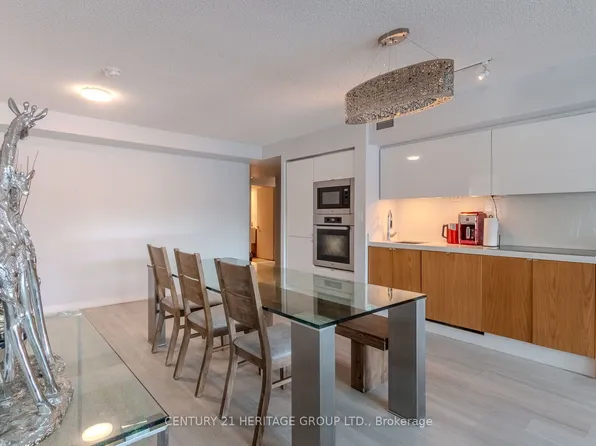 151 Dan Leckie Way Unit 303, Toronto, ON M5V 4B2