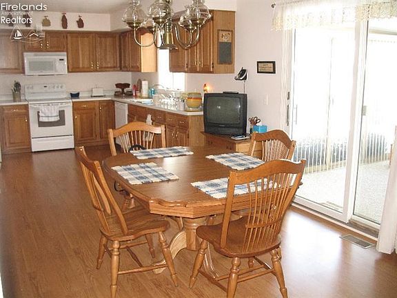 5th image of 112 Orchard Grove Dr