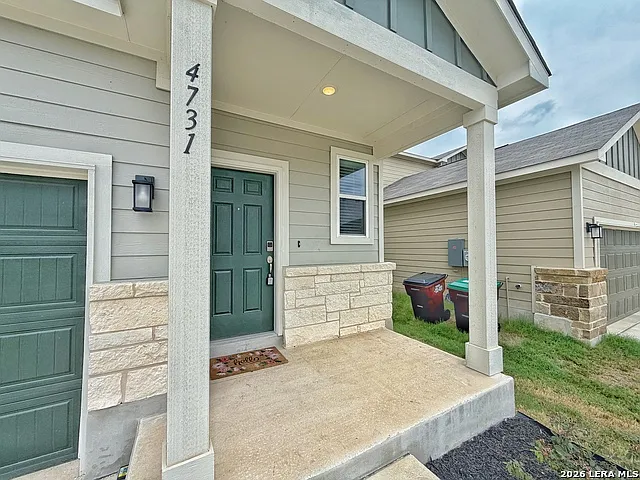 4 bed, 2.5 bath, 1899 sqft, $2,050 — Photo 3