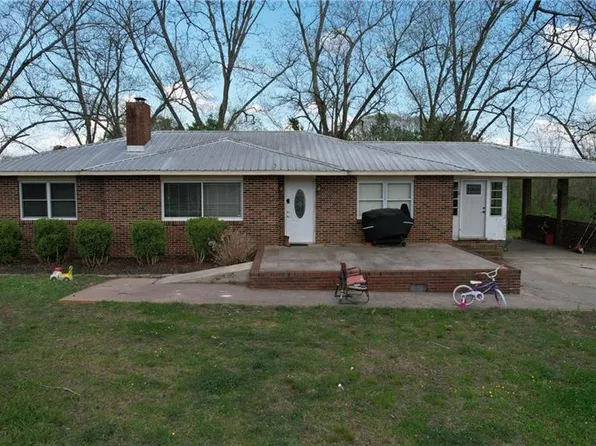 6082 Franklin Goldmine Rd, Cumming, GA 30028