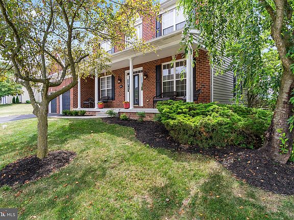 3rd image of 214 Chieftan Ln