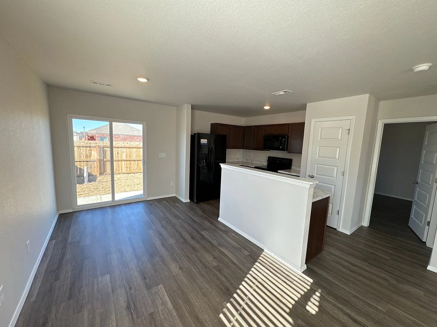 Pre-Leasing Now! Get a Head Start On Your Next Move! | Modern 3 Bedroom, 2 Bathroom Home in Barbe... — Photo 4