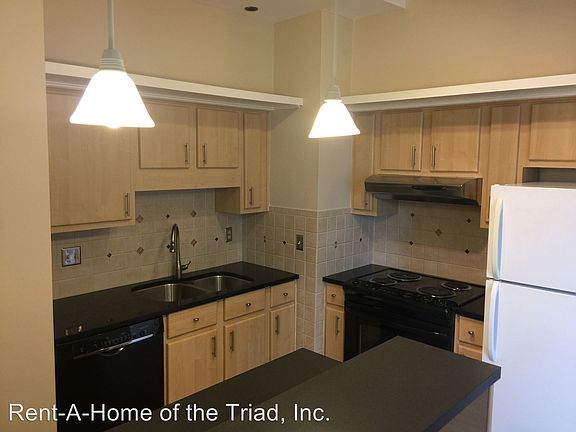 4th image of 801-28 W McGee St
