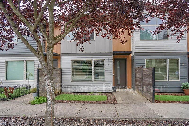 1st image of 137 N 44th Pl