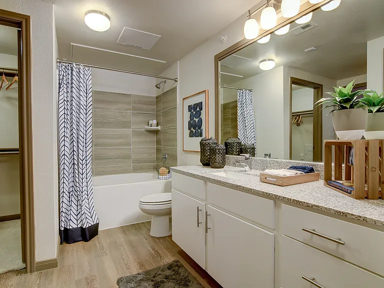 Spacious Upgraded Bathroom at Park at Rialto Apartments, San Antonio