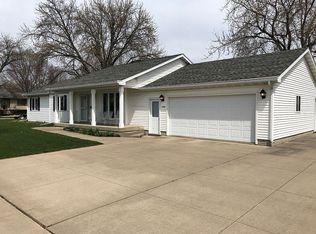 2402 S 6th St, Marshalltown, IA 50158