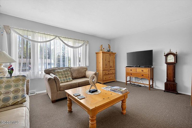3rd image of 5 Deer Path Drive