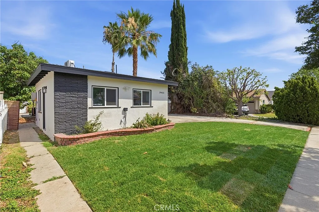 3 bed, 1877 sqft, $4,500 — Photo 2
