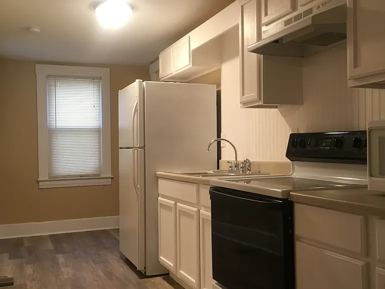 2145 Bank St — Photo 16