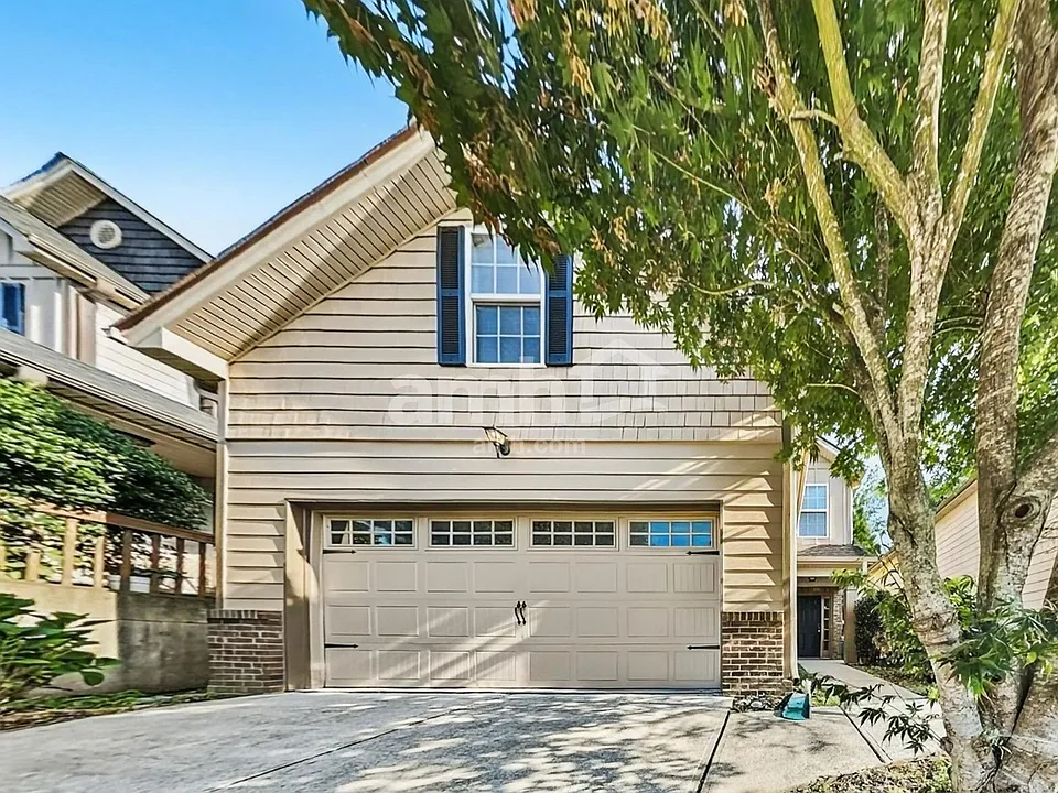413 Village Way