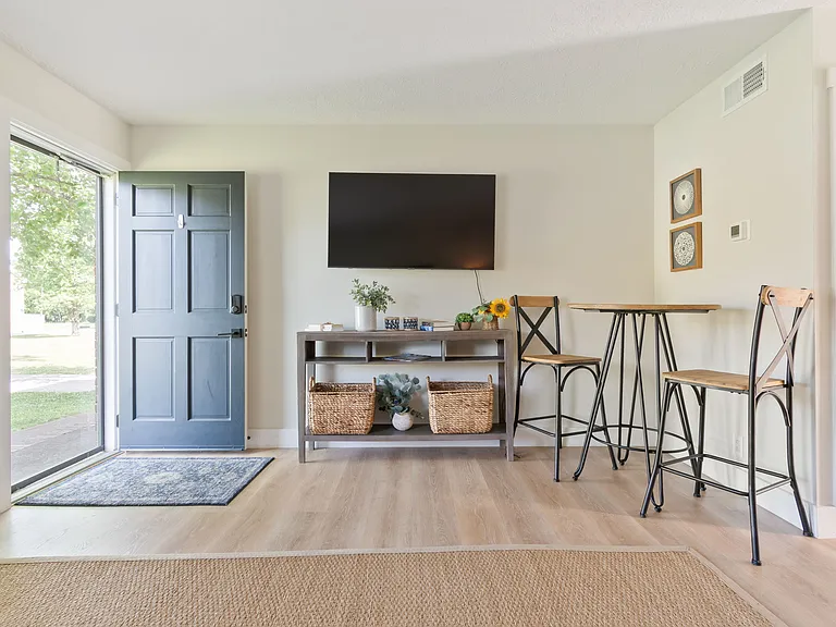 108 Meredith Pl #B — Photo 1