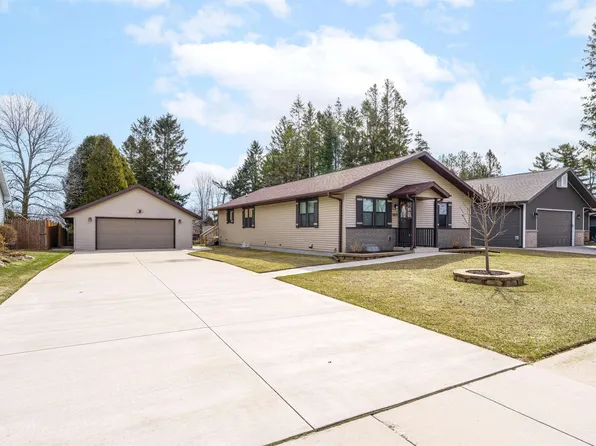 1831 E Spruce Dr, Manitowoc, WI 54220