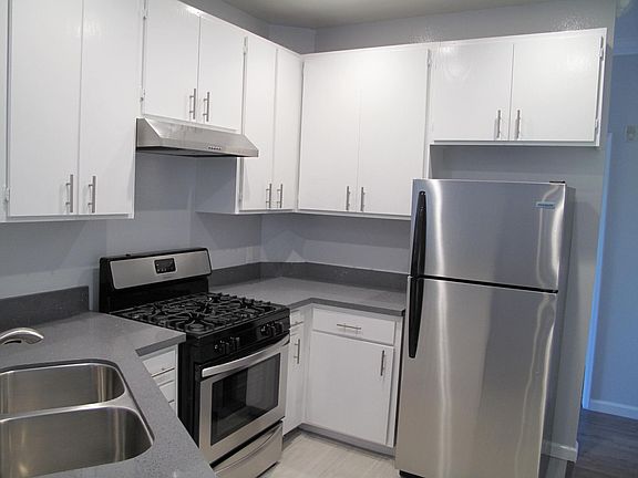 4th image of 2107 N Beachwood Dr APT 304