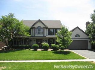 16 Christina Cir, Wheaton, IL 60189