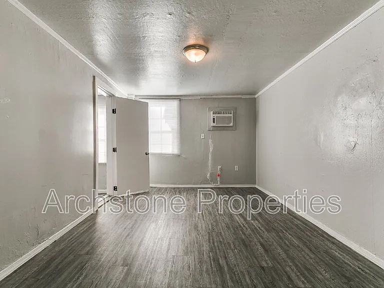 1233 N Grand Blvd — Photo 27