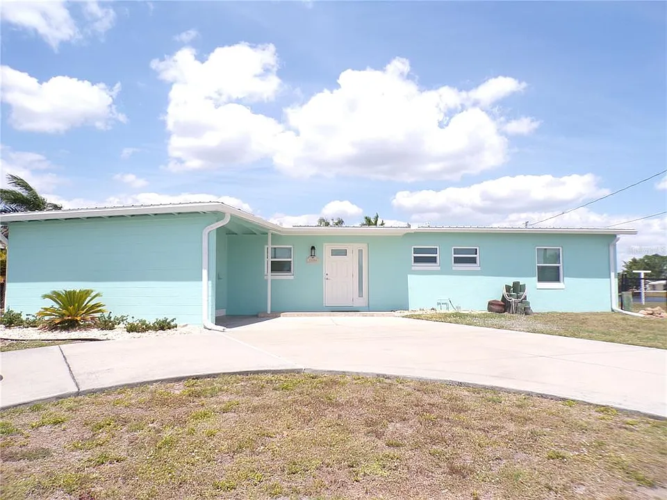 21088 Edgewater Dr