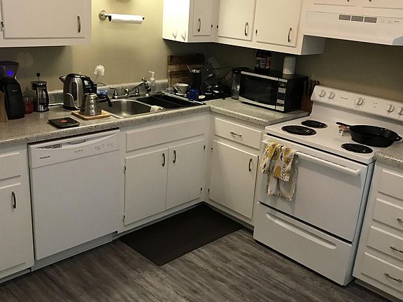 2nd image of 3106B Brickdale Ln