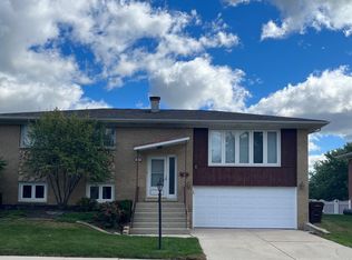 15337 Maple Dr, Oak Forest, IL 60452