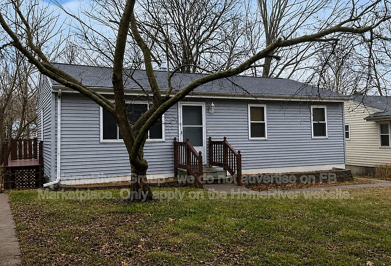 8030 NE 50th St — Photo 1