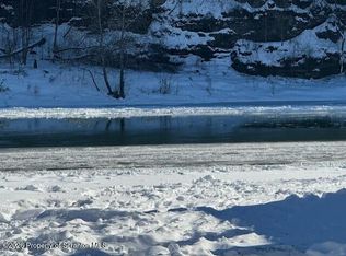 279 Bowfin Ln, Laceyville, PA 18623