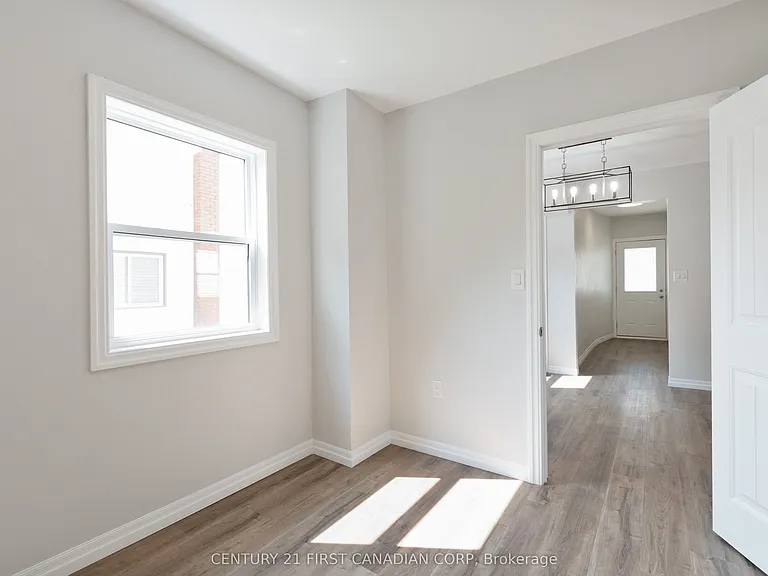 35 Inkerman St #MAIN — Photo 11