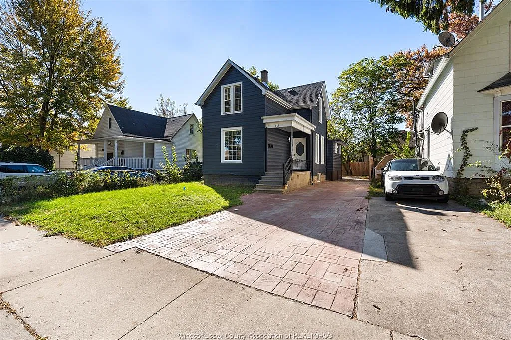 4 bed, 2.5 bath, $2,300 — Photo 2