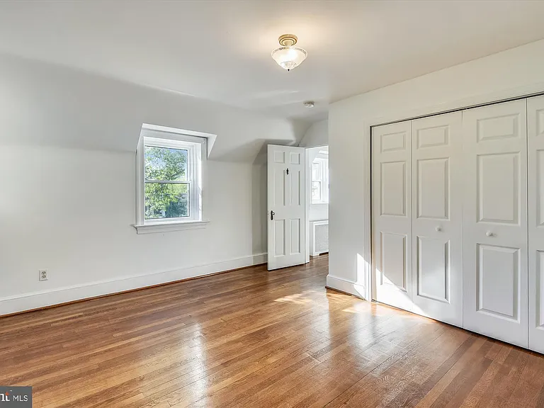 400 Meadow Ln — Photo 5