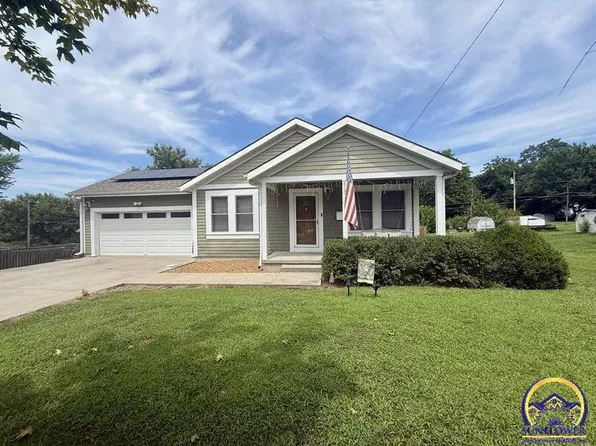 810 Kansas Ave, Hiawatha, KS 66434
