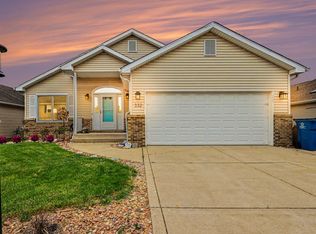 332 Carey Ln, Chesterton, IN 46304