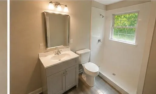 616 W College St - Unit 5 — Photo 3