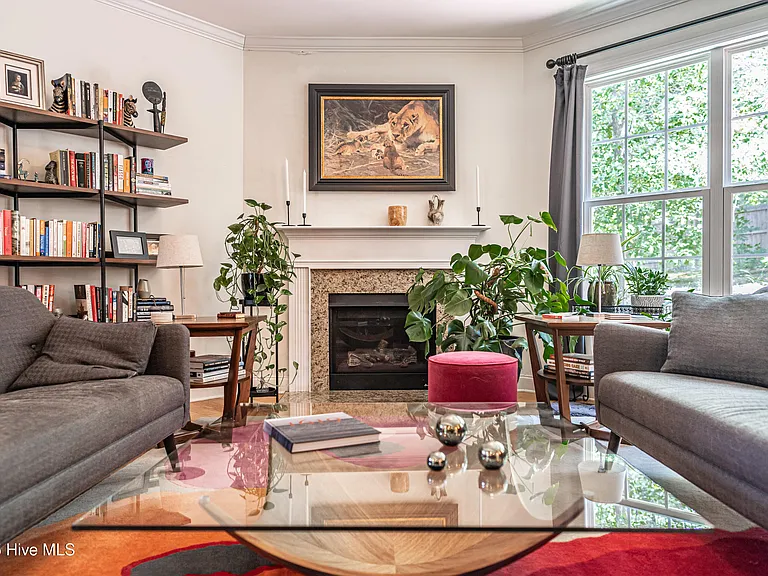 515 Clark St — Photo 3