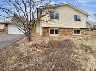 4785 Beacon Hill Rd, Eagan, MN 55122
