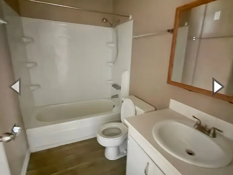 1122 Oakland St #10 — Photo 5