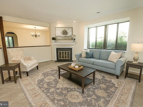 3rd image of 12 Farmington Pl