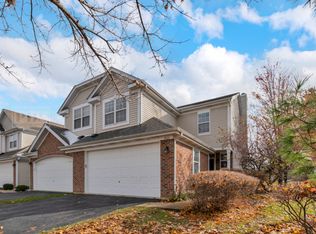 925 Highgate Ln, Grayslake, IL 60030