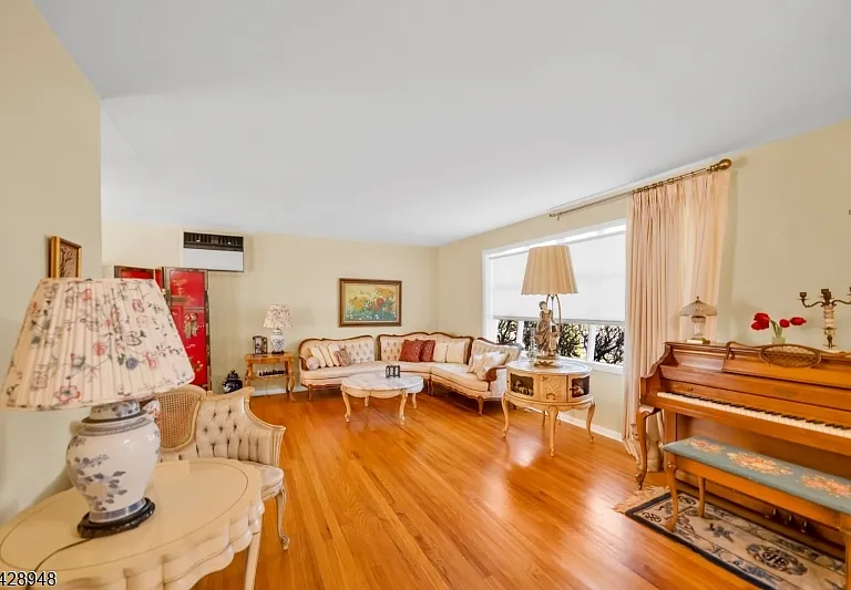 204 Tryon Pl — Photo 6