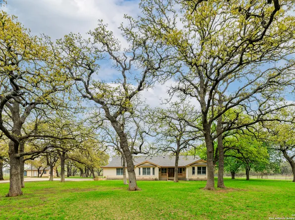 1416 Countryside Bend, Fredericksburg, TX 78624