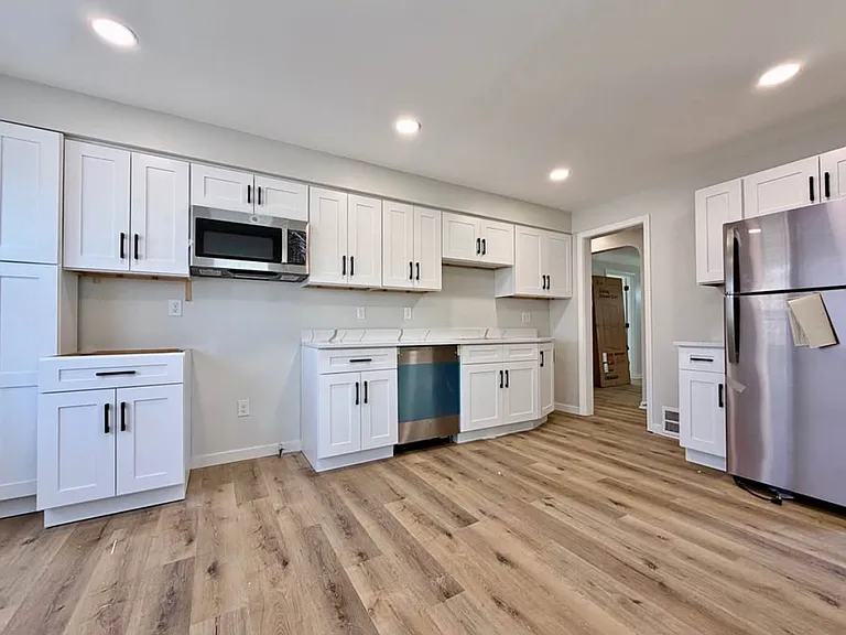 20451 Morris Ave — Photo 9