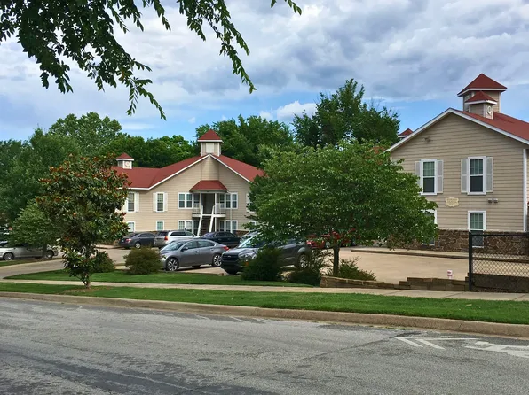 84 E 7th St APT 3, Fayetteville, AR 72701