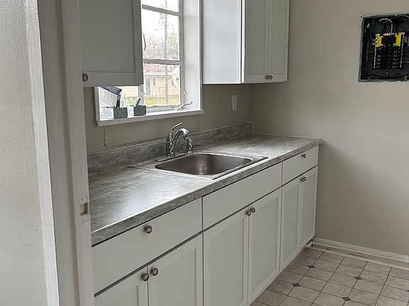 3rd image of 125 Holliday Dr #1