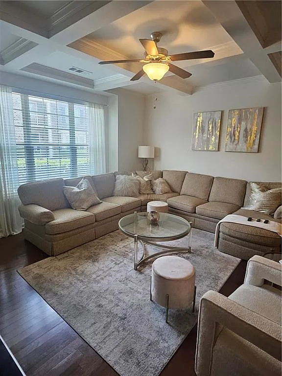 3 bed, 2.5 bath, 1946 sqft, $2,600 — Photo 2