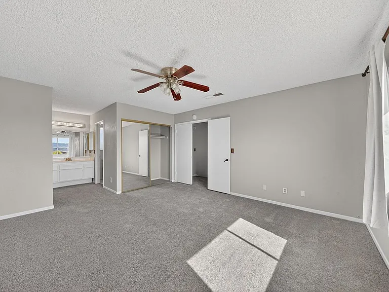 389 Summer Creek Ct — Photo 12
