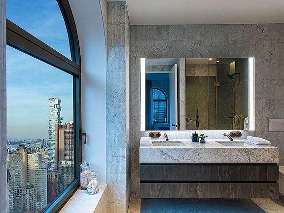 5th image of 130 William St #49C