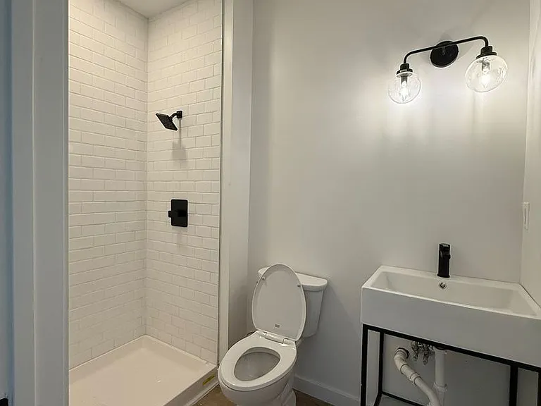 240 Mack Ave — Photo 21